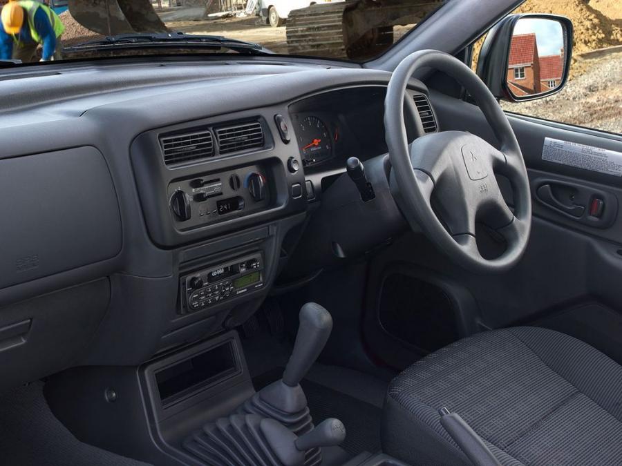  Mitsubishi L200 4Work Club Cab 2008 года  (UK) (фото 2 из 4)